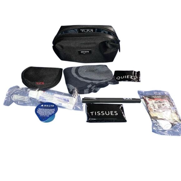 Tumi Travel Bag Delta with Accessories - Picture 1 of 3